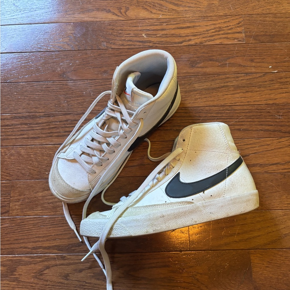 Nike White and Black High-Top Lace Blazer Sneakers (5.5).